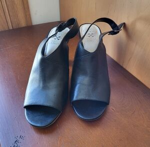 NEW Leather Sandals by Vince Camuto 10M